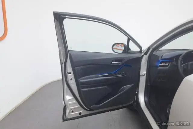 TOYOTA Toyota C-HR 2.0L Deluxe Edition