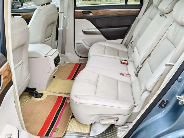 GAC Trumpchi GS8 320T two-wheel drive premium edition 7 seats