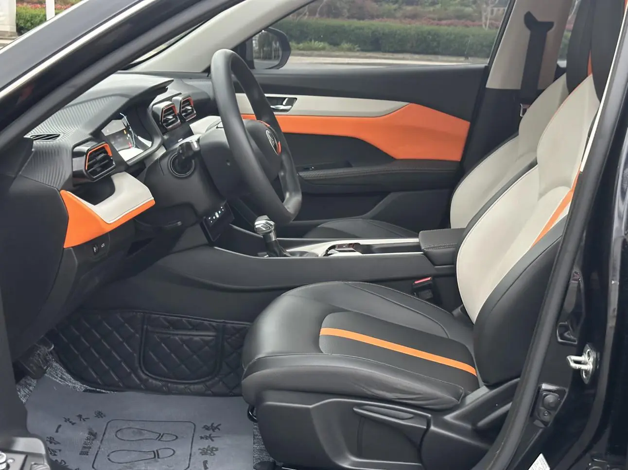 Dongfeng Fengshen Yi Hyun Mach Version 1.5L Automatic Glory Version