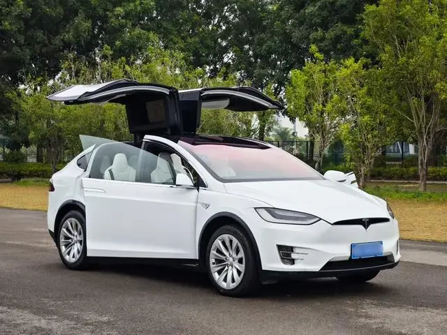 Tesla Model X 90D