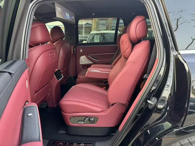 AITO Ask the world M8 Extended range Ultra six-seater version