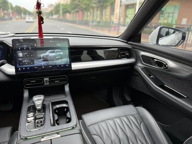 GAC Trumpchi GS8 Dual engine series 2.0TM hybrid two-wheel drive Premium Edition 7-seater