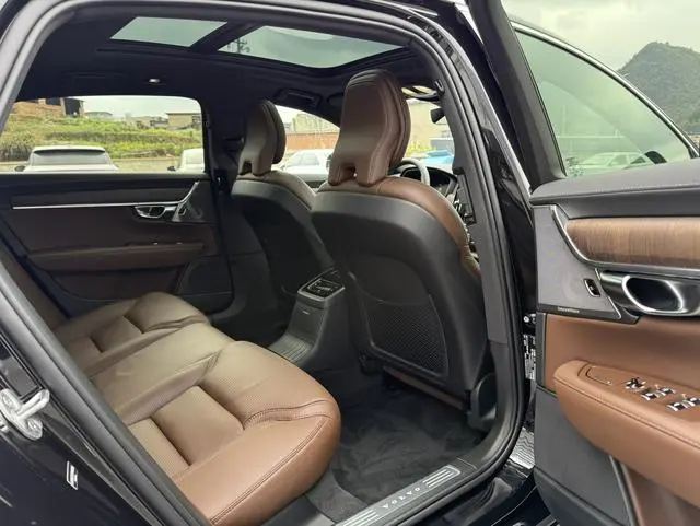 Volvo Volvo S90 PHEV T8 four-wheel drive long battery life Zhiya Deluxe Edition