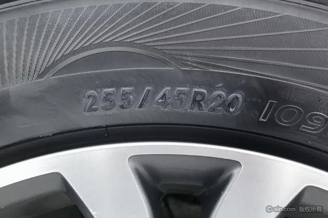 Hongqi Hongqi HS5 2.0T Zhilian flag collar four-wheel drive version