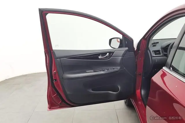 Nissan TIIDA 1.6L CVT Smart Travel Edition