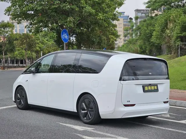 Li Auto Ideal MEGA Home Family Special Edition