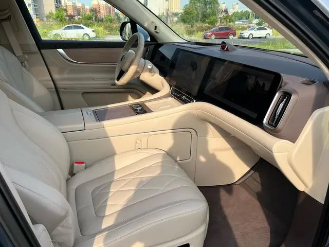 AITO Ask the world M9 Extended range Ultra six-seater version