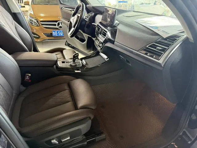 BMW BMW X3 Facelift xDrive25i M sports suit