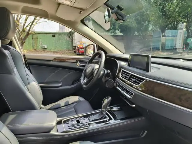Dongfeng Fengguang Scenery 580 1.5T CVT luxury