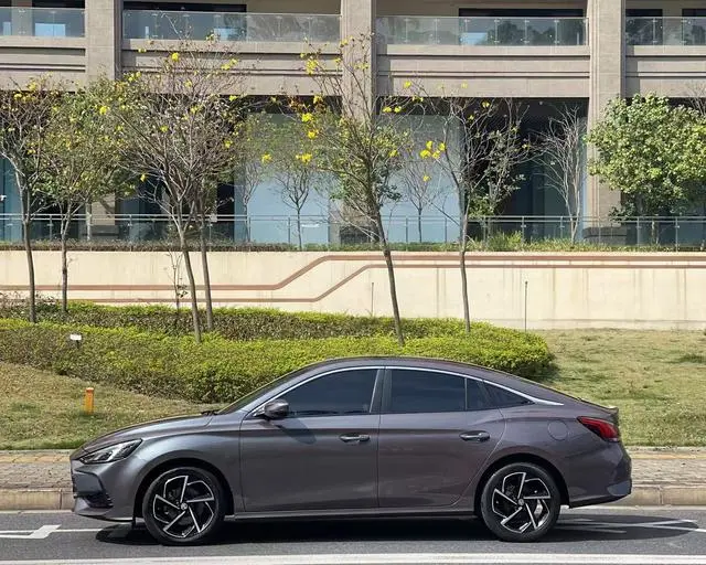 MG MG5 Facelift 300TGI DCT Green Luxury Ultimate Edition