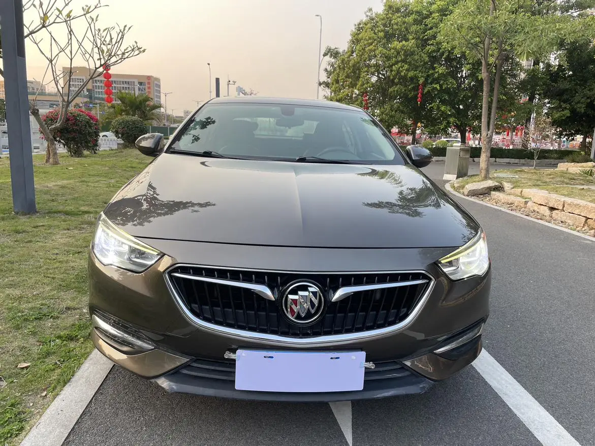 Buick Regal 20T Elite Country VI