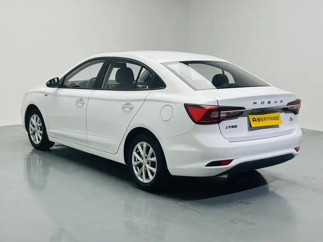 Roewe Roewe i5 1.5L manual 4G Interconnection Linghao Edition Country VI