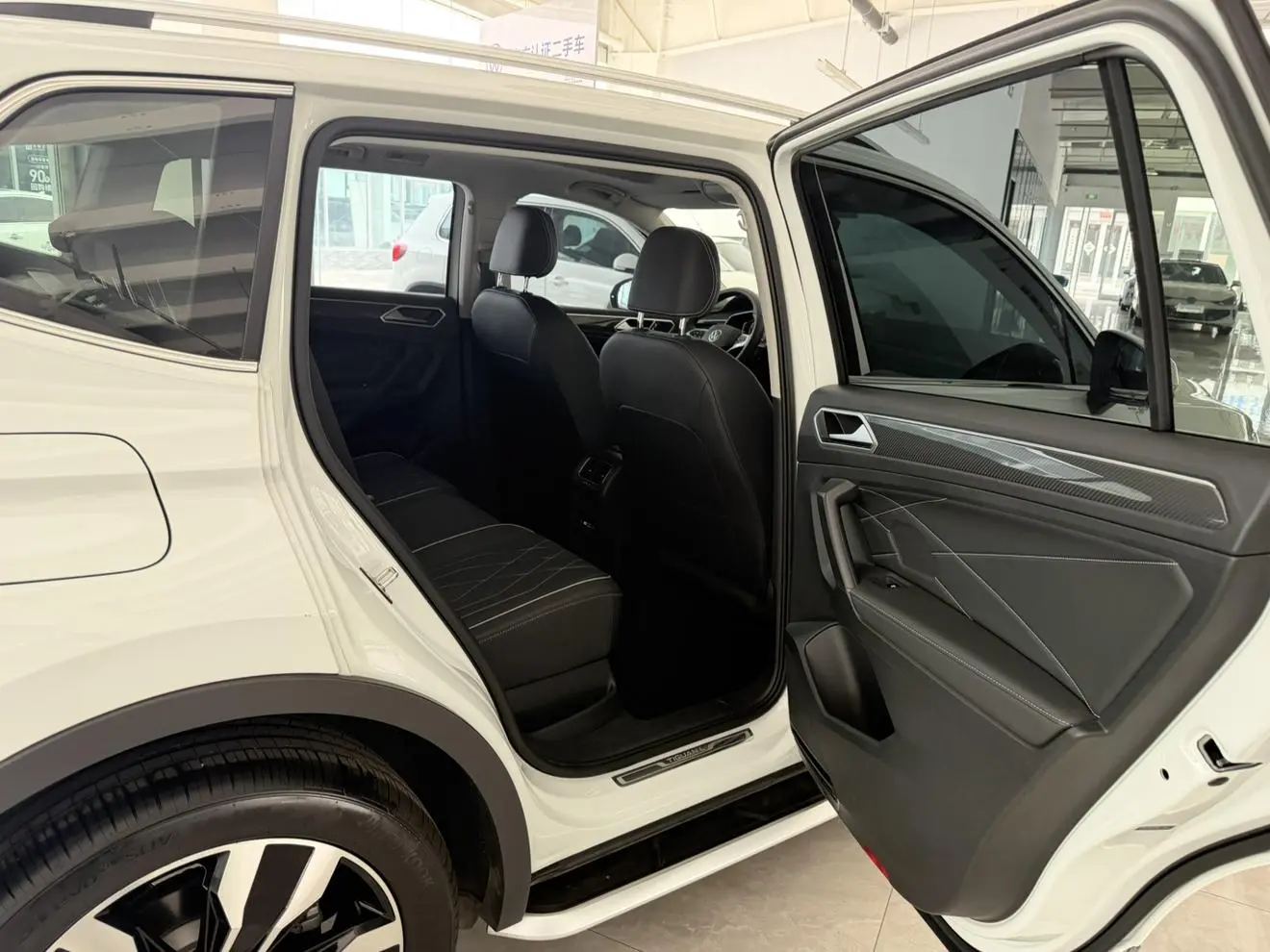 Volkswagen Tiguan L Outstanding 330TSI two-wheel drive R-Line Longyao version