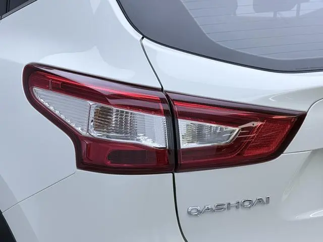 Nissan Qashqai 2.0L CVT Deluxe Edition Country V