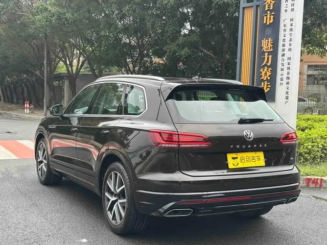 Volkswagen Touareg 3.0 TSI Sharp Front Version Country V