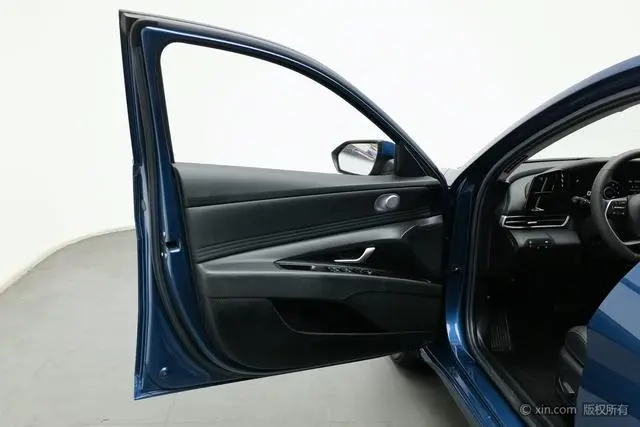 Hyundai Elantra 1.5L CVT LUX Premium Edition