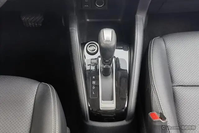 Nissan Jinke 1.5 L XV CVT Zhilian Deluxe Edition