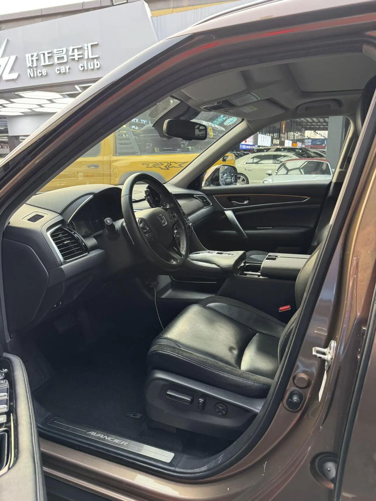 Honda Crown Road 370TURBO four-wheel drive Premium Edition
