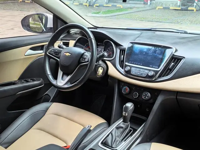 Chevrolet Cruze 320 automatic Enjoy Skylight version