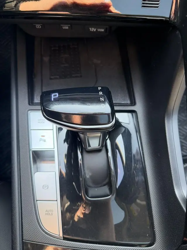 Hyundai Elantra 1.5L CVT LUX Premium Edition