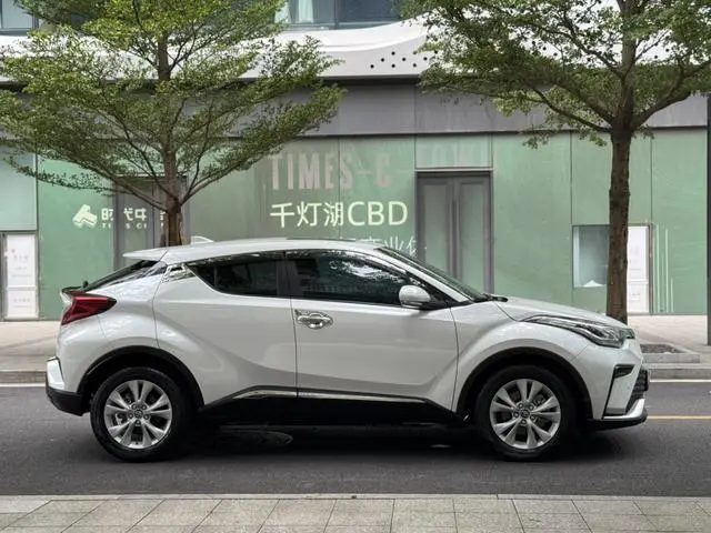 TOYOTA IZOA 2.0L Yixiang Edition