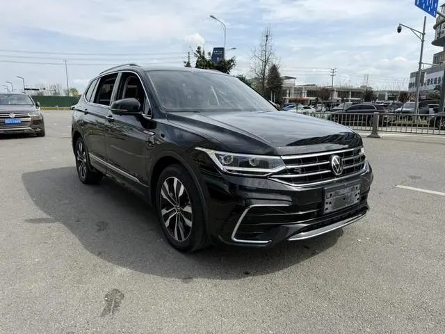 Volkswagen Tiguan L 330TSI two-wheel drive R-Line Premium edition