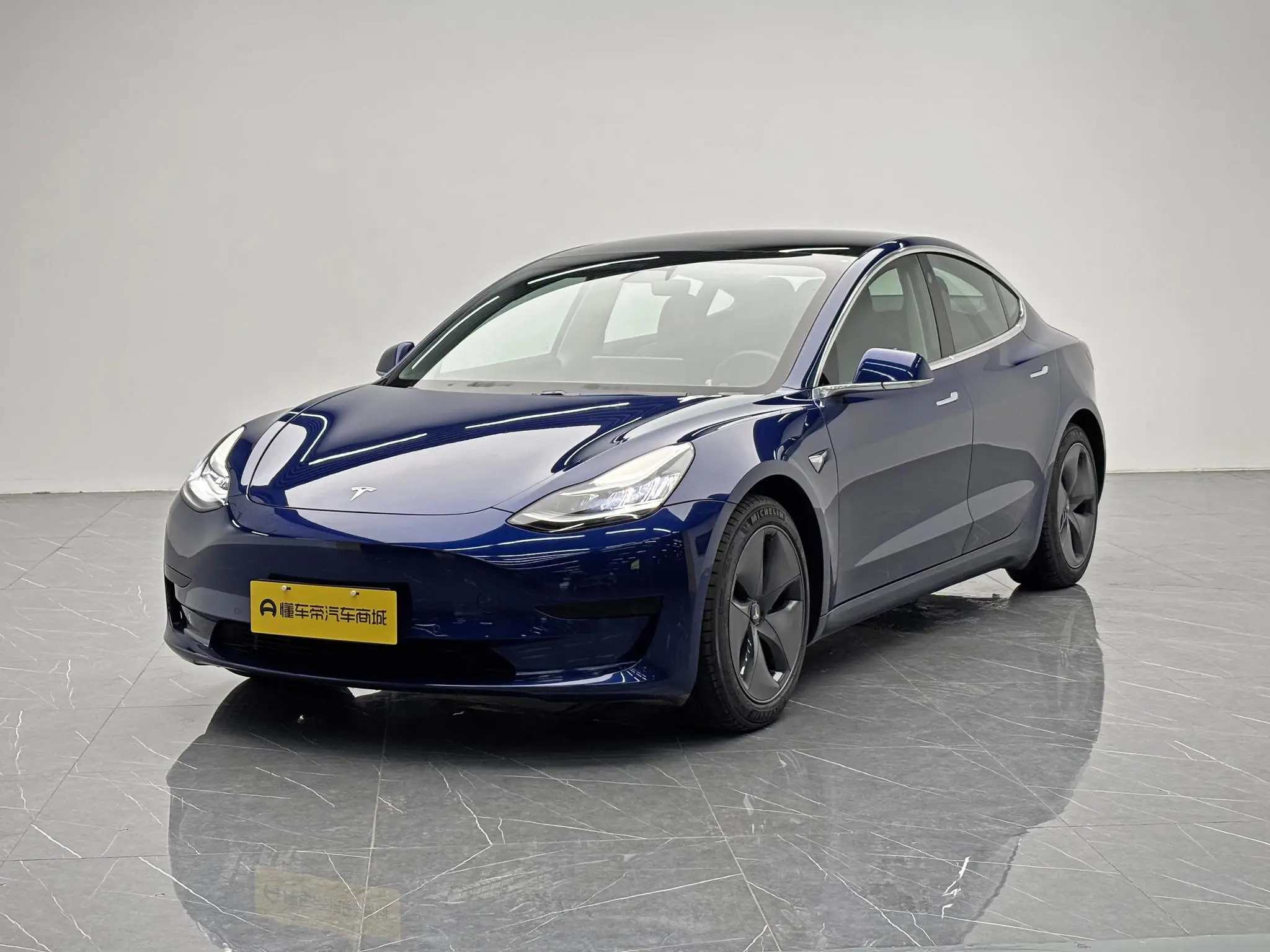 Tesla Model 3 Upgraded version of standard battery life rear drive