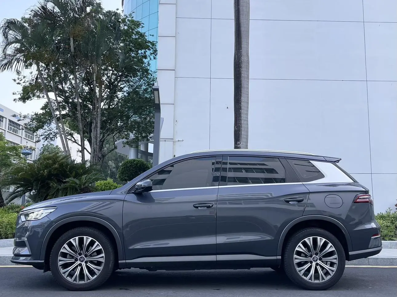 BYD Song Pro DM DM 1.5T four-wheel drive performance version flagship model