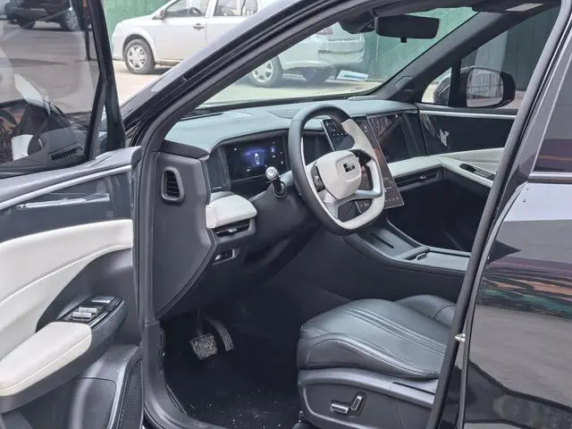 Geely Galaxy Galaxy L7 1.5T DHT 115km PLUS