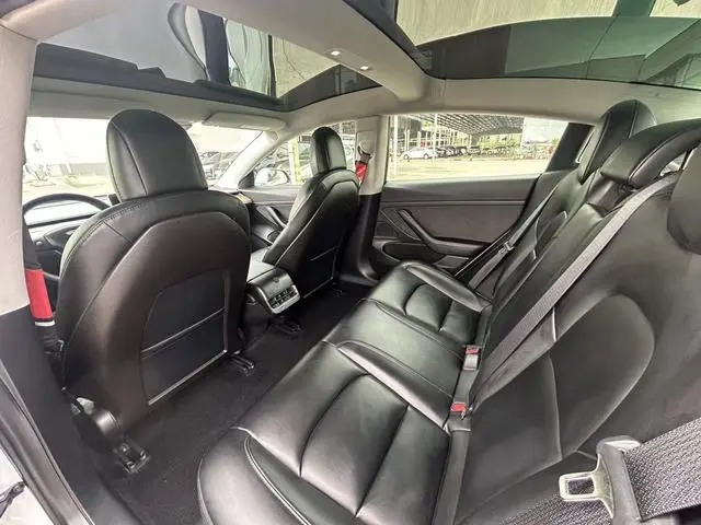 Tesla Model 3 Upgraded version of standard battery life rear drive