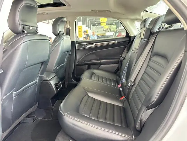 Ford Mondeo EcoBoost 200 Intelligent Control Luxury Country V