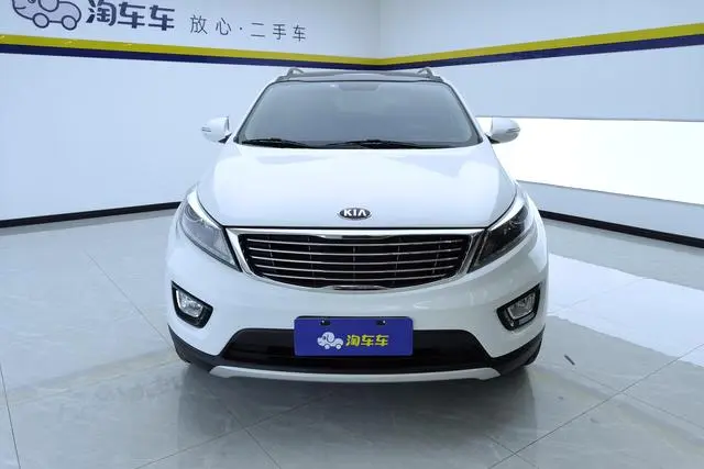 Kia Smart running 2.0L automatic two-wheel drive version DLX