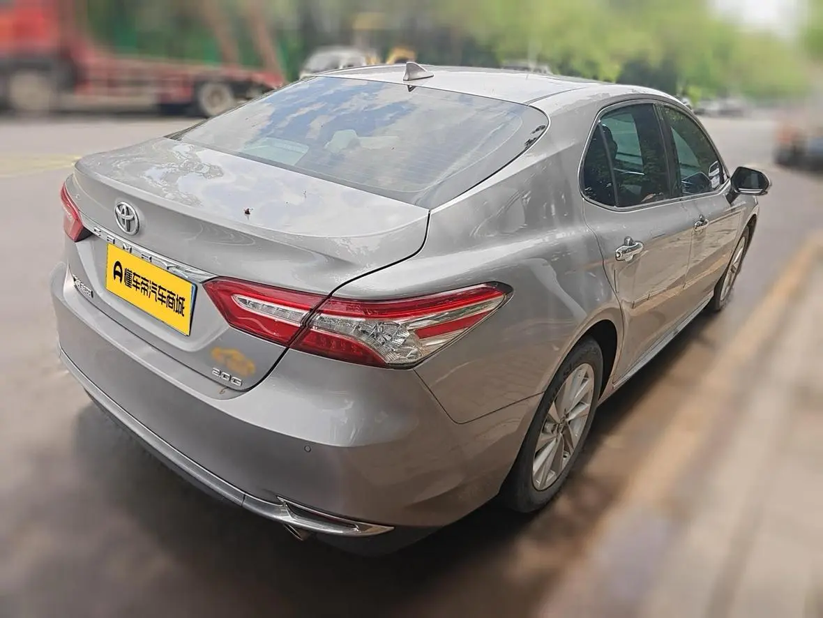 TOYOTA Camry 2.0G Deluxe Edition