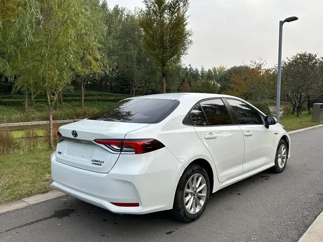TOYOTA Corolla Dual engine 1.8L E-CVT Elite Edition