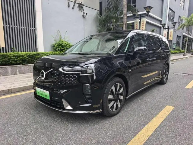 Volvo Volvo EM90 Ultra six seats