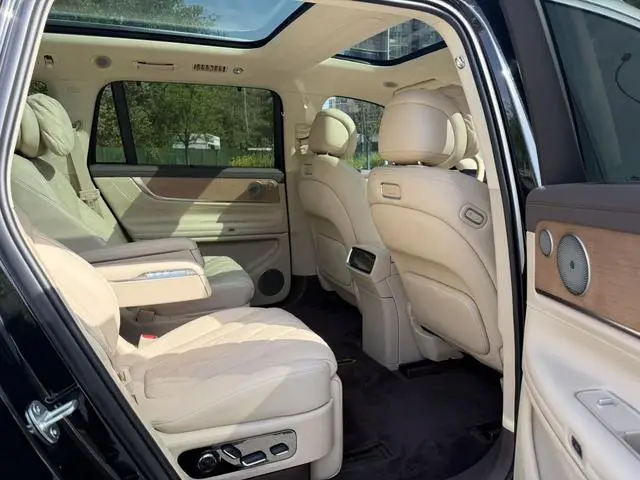 AITO Ask the world M9 Extended range Ultra six-seater version