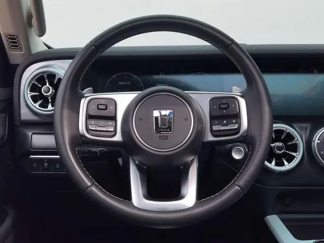 Tank Tank 300 City version 2.0T is very stylish