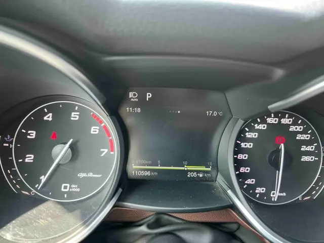 Alfa Romeo Stelvio 2.0T 200HP Deluxe Edition