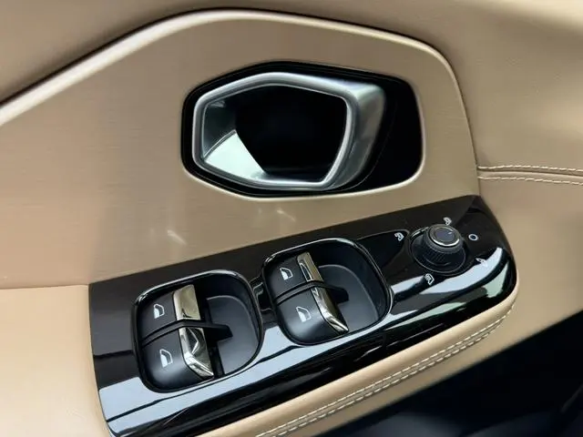 NIO NIO ES8 Founding Edition