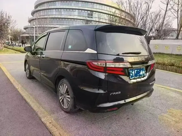 Honda Odyssey 2.4L Deluxe Edition