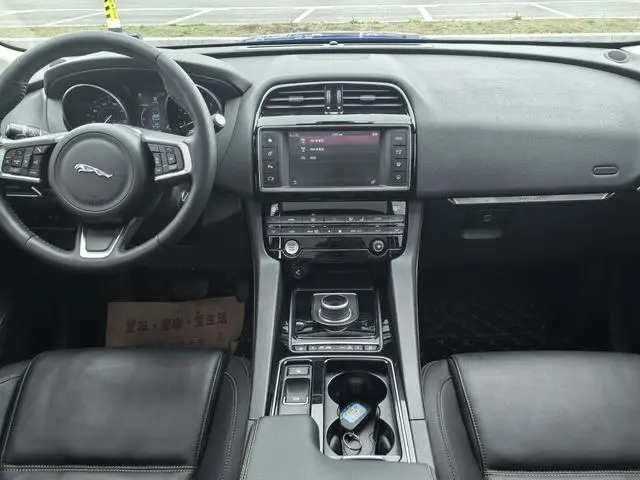 Jaguar Jaguar F-PACE 2.0T four-wheel drive Urban Exclusive Edition