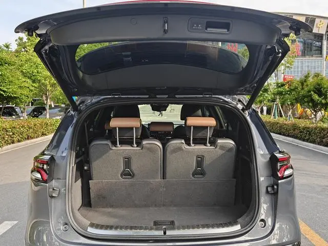 BYD Tang DM DM 2.0T four-wheel drive high-performance version of the Genesis flagship