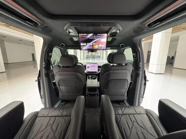 ZEEKR ZEEKR 009 Seven-seater aisle version four-wheel drive 108kWh