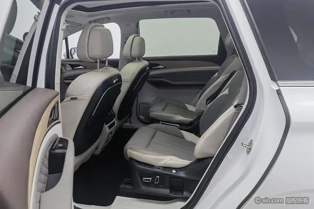 Dongfeng Fengxing Popular yachts 1.5T DCT Wave by Wave version