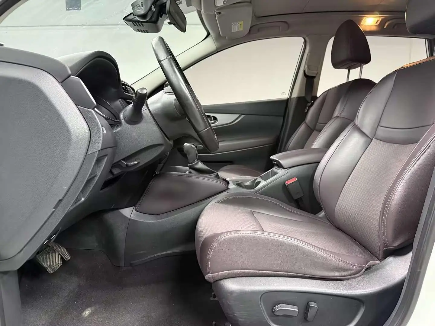 Nissan Qashqai 2.0L CVT Deluxe Edition