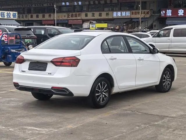 Geely Emgrand Leading version 1.5L CVT luxury Country VI