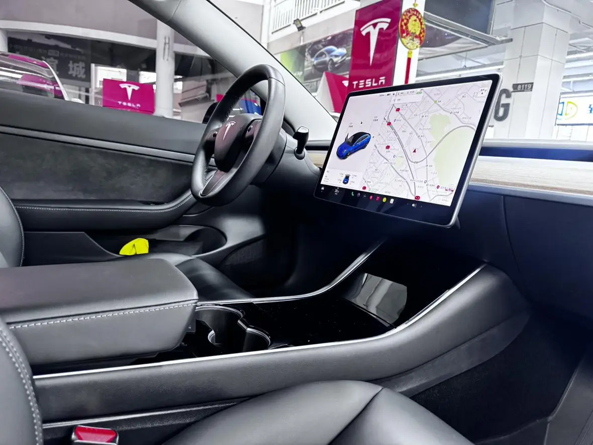 Tesla Model 3 Upgraded version of standard battery life rear drive