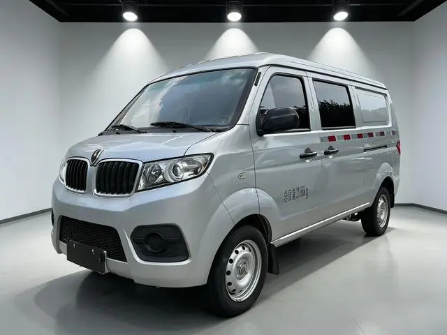 SRM Little Sea Lion X30 1.5L business bus 5/6/7 seat central air conditioning