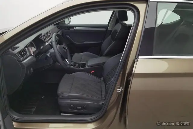 Skoda Speed pie ZI330 DSG Comfort Edition Country V