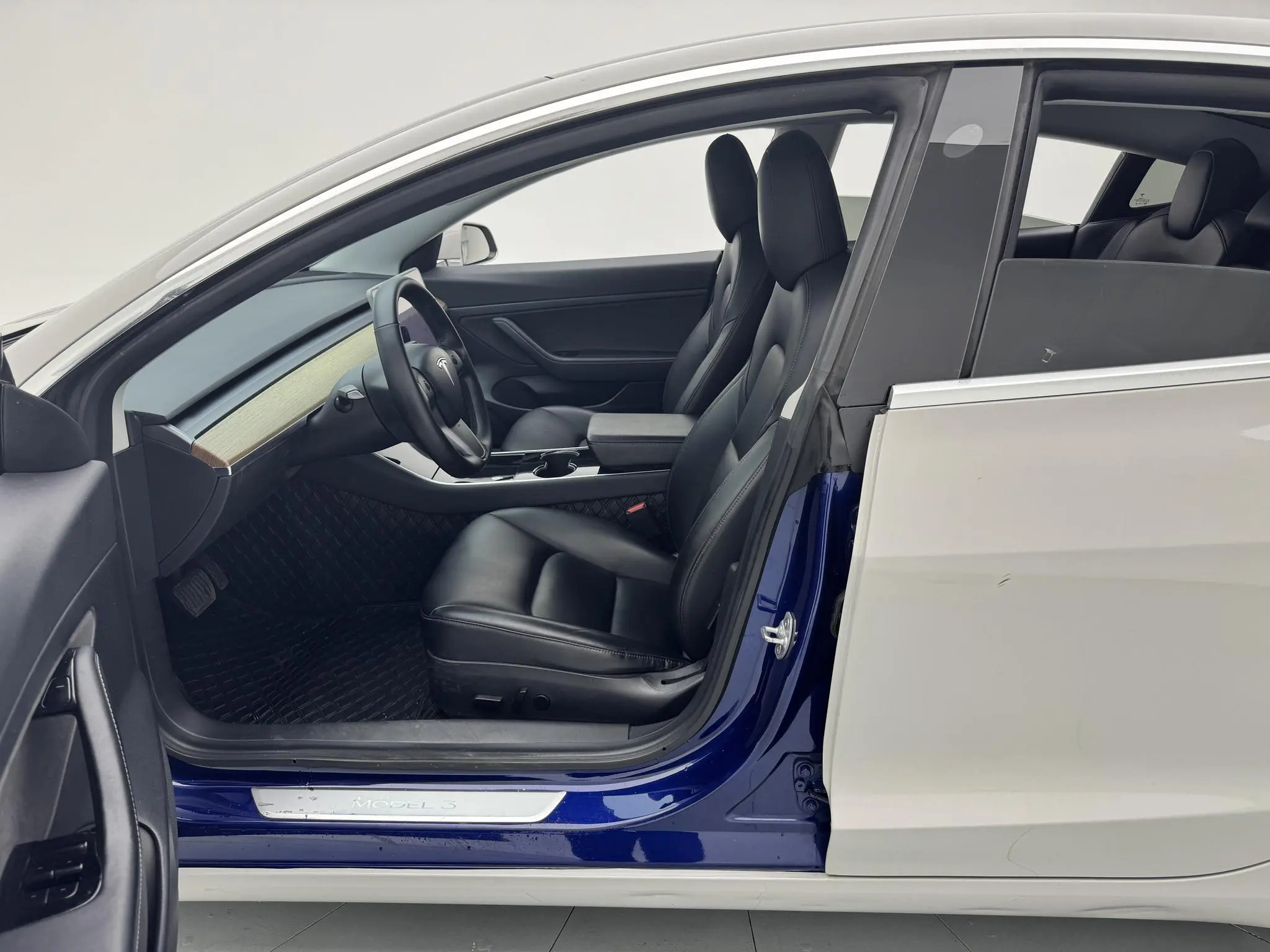 Tesla Model 3 Upgraded version of standard battery life rear drive